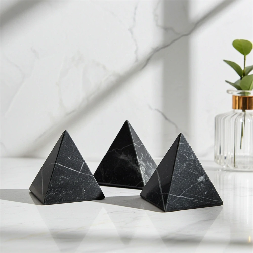 Pyramida Onyx černý 5cm